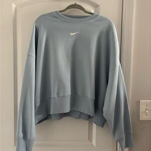 NWOT - Nike Sportswear Phoenix Fleece
Women's Oversized Crew-Neck Sweatshirt L